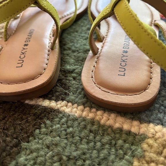 EUC Lucky Brand Chartreuse size 8.5 Women's Sandals. Ankle buckle. Pop of color! - Picture 7 of 9